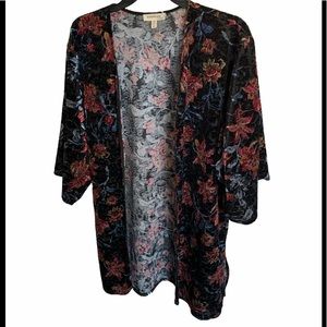Monteau Women’s Black Floral Velvet Open Kimono